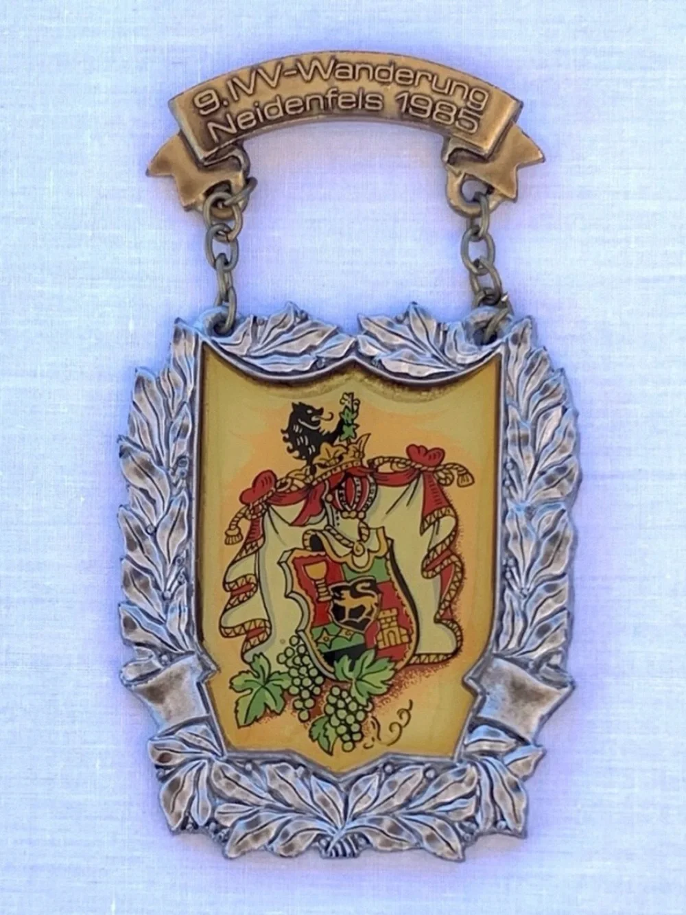 German Hiking Days Medal 1985 Neidenfels Wanderung Brooch